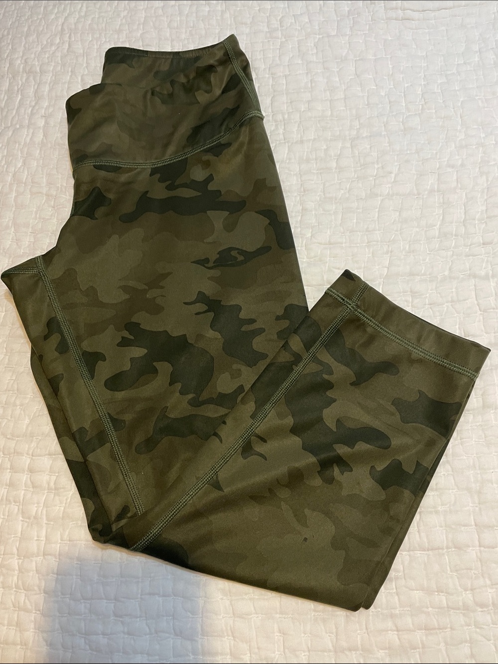 lululemon athletica Olive Green Camo Capris - size 6